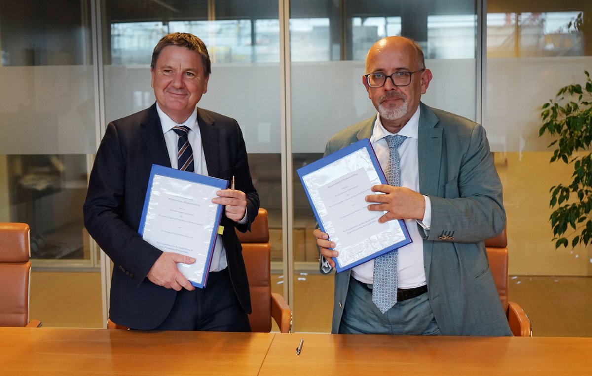 EU_EDPS's tweet photo. #EDPS and @ICOnews signed today a Memorandum of Understanding (MoU) https://t.co/ekLOEKOvfJ to further strengthen their joint commitment to ensure a consistent and coherent approach to the protection of individuals’ #Privacy rights. Read Press Release https://t.co/tJ1Te9IKA0 https://t.co/Y4g0wdnsIP