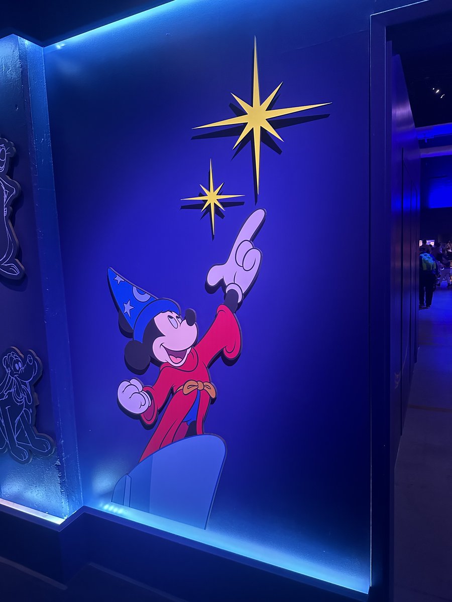 It was so great to visit our wonderful partner in Toronto and finally get to see the mighty impressive, Immersive Disney ✨

You can find tickets in a city near you here: lighthouseimmersive.com/Disney/