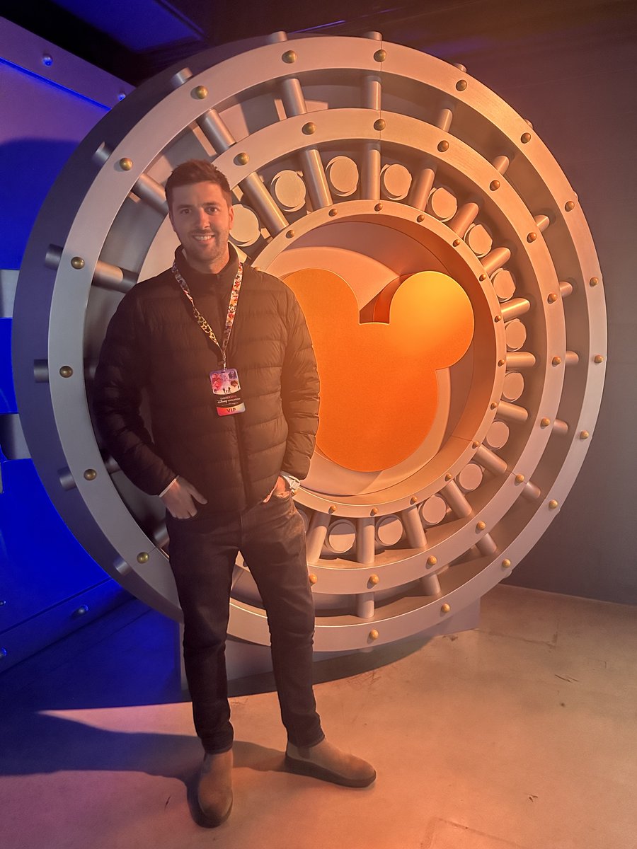tickx's tweet photo. It was so great to visit our wonderful partner in Toronto and finally get to see the mighty impressive, Immersive Disney ✨

You can find tickets in a city near you here: https://t.co/ngKUiPKlEy https://t.co/5NWje60YiK