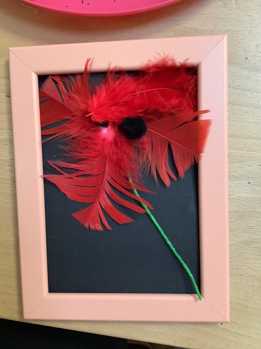 RedRobins_Cald's tweet photo. Our poppies at Red Robins. #LestWeForget #nursery #earlyyears https://t.co/mljZIulDBs