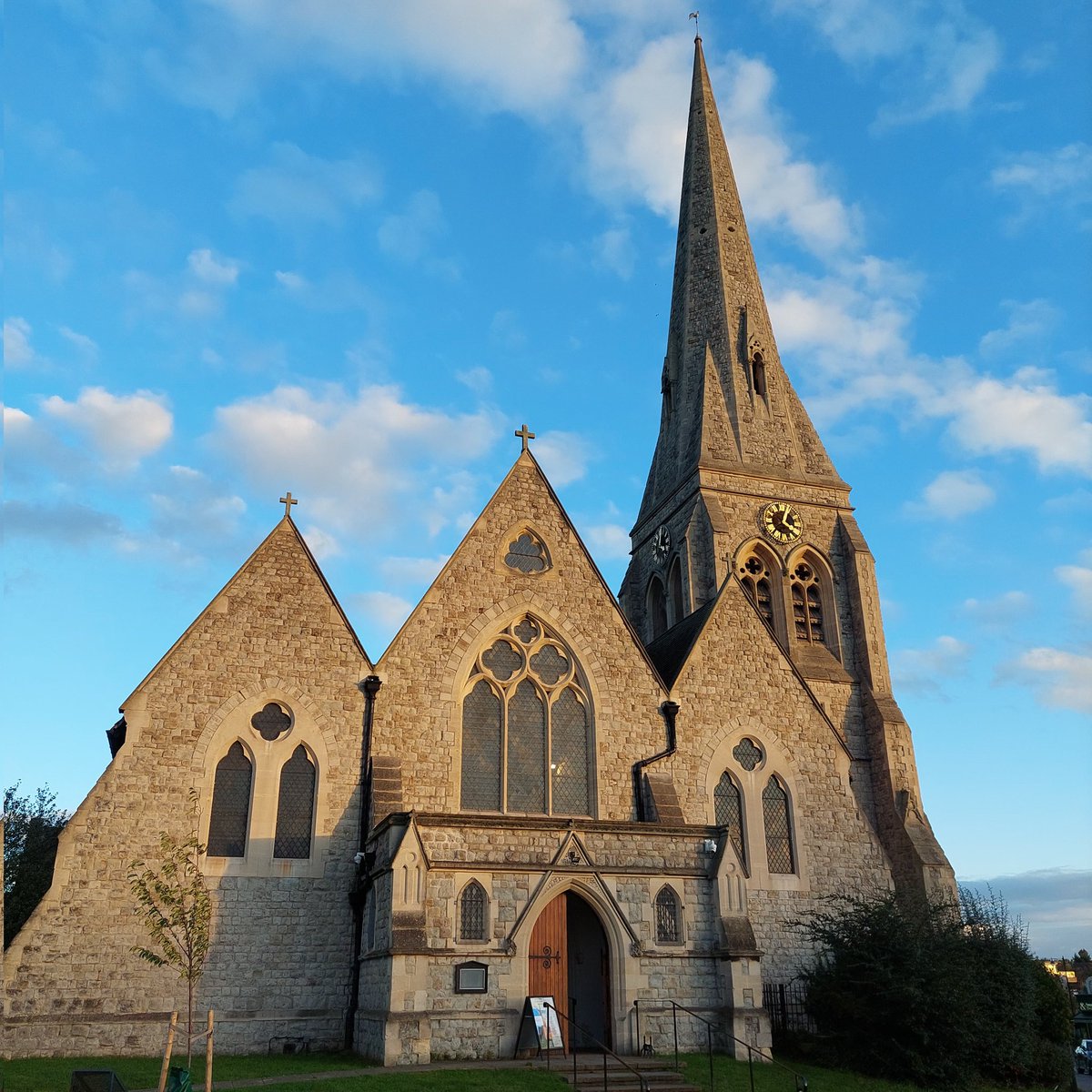 _robertguthrie's tweet photo. Happened upon the choir rehearsing for Choral Evensong at All Saints' Church, Blackheath, at the weekend.

Churches are havens of beauty, calm and creativity, aren't they?

The doors should always be open for passersby and big signs outside promoting 'free music'

@ChoralEvensong https://t.co/P43d6DrbVv