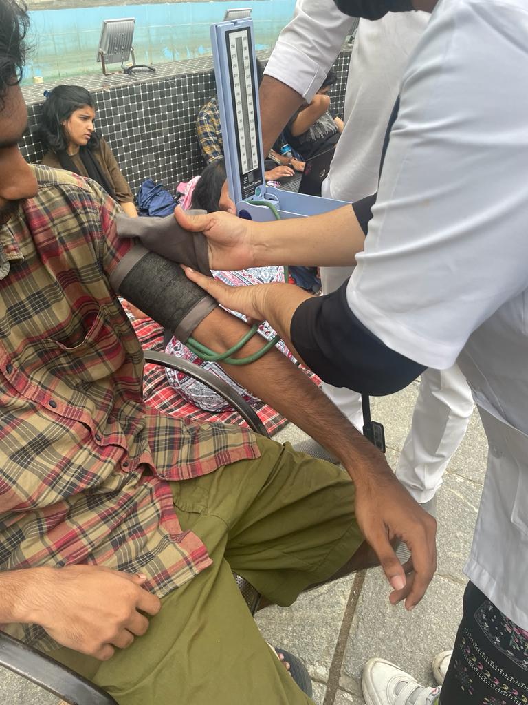 studentbodyeflu's tweet photo. On the fourth day of indefinite and relay hunger strike, a vitals check-up was conducted. We will continue our struggle until our demands are met. #hungerstrike #justiceforeflu https://t.co/NRyqFvBXOj