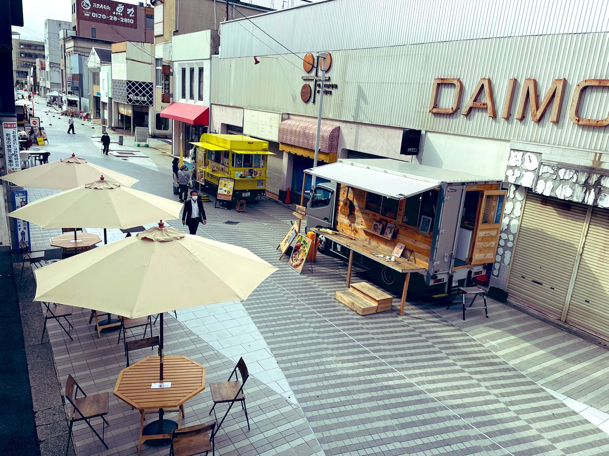 Dontomworks's tweet photo. 本日もお疲れ様でした😊
今日も大門にキッチンカーが集まってたので出店しました🚗💨バザーの売上はぼちぼちでしたが利用者さんもお店番してくれてとても有り難かったです🙌

#津市 #三重県 #福祉 #就労B #レジン #福祉施設 #ハンドメイド #レジン #イラスト #デザイン #津観音 #イベント #イラスト https://t.co/Ttwju5l2nH
