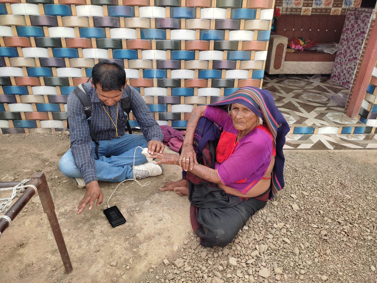 रुके न तू, थके न तू  
झुके न तू, थमे न तू 
सदा चले, थके न तू 

💪MPHW भावेशभाई  प्रजापतिने ठाना हे!
सभी पात्र लाभार्थीओको आयुष्मान कार्ड दिलाना हे!🇮🇳

100% #enrollment
हापा लाखासर, देवभूमि #Dwarka के सभी पात्र  #AyushmanBharat #PMJAY लाभार्थियों का शत-प्रतिशत नामांकन पूरा किया।