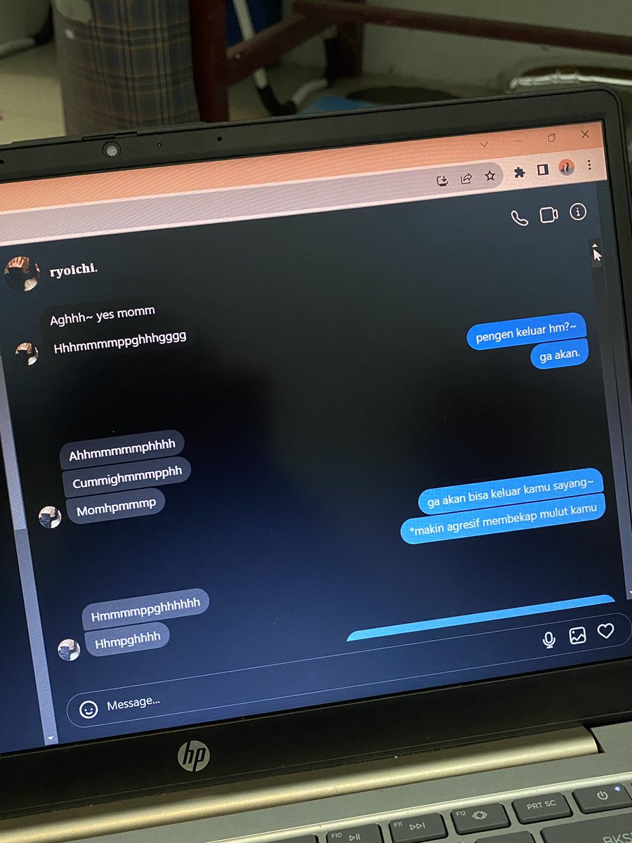 impiecka's tweet photo. ini chat dia ke adekku, yg aku foto cuma ini, aslinya banyak bgttt, adekku disini pun tolol bgt nanggepinnya pun sama pls ni orang umurnya 21 tahun sedangkan adekku 13thn https://t.co/DwPYufaPbE
