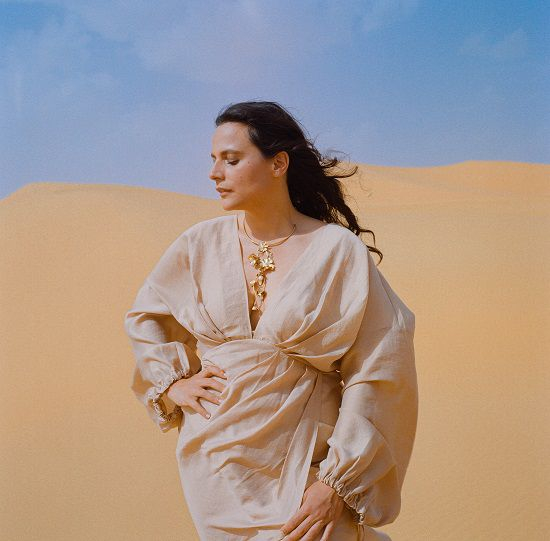 NOTRE RENCONTRE AVEC LA CHANTEUSE NACH POUR SON ALBUM «PEAU NEUVE » :  baz-art.org/archives/2023/…