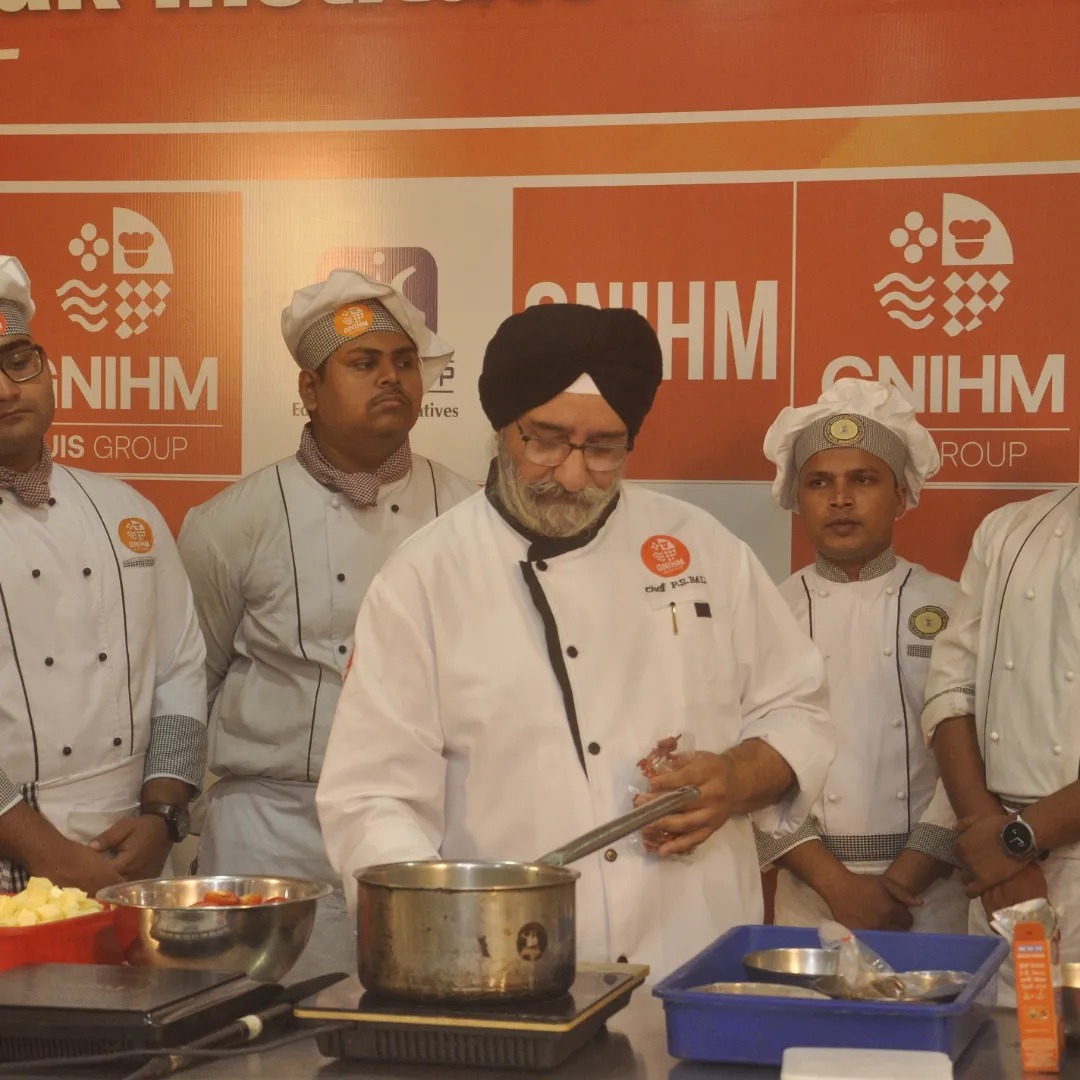 jisgroupindia's tweet photo. Guru Nanak Institute of Hotel Management hosted a masterclass featuring culinary expert Dr. Chef Parvinder Singh Bali. Chef Bali shared his #culinary wisdom, #flavors, combinations, #cooking techniques &amp; the cultural significance of various dishes. https://t.co/KVcf2RNFQE