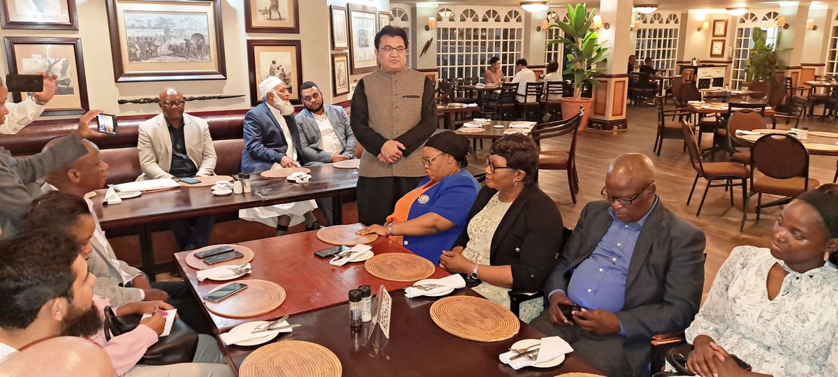PKinSouthAfrica's tweet photo. Gabarone: The High Commissioner hosted a business dinner for leading business persons in Botswana and briefed them about the Special Investment Facilitation Council (SIFC) and potential investment avenues in Pakistan. 

@ForeignOfficePk @sifcpakistan https://t.co/rEb7kQWbRQ
