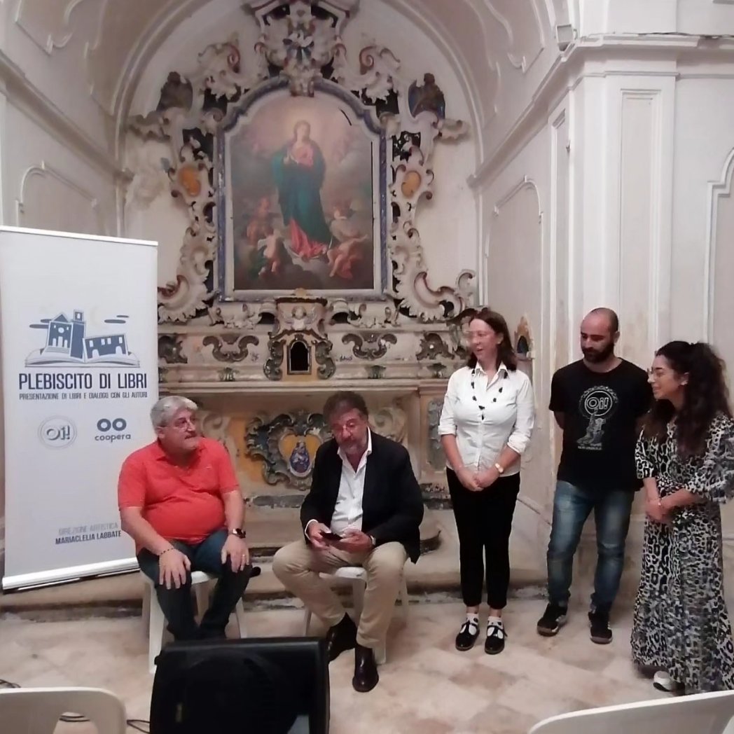 📷 Gaetano Savatteri durante la presentazione del suo libro "Le Siciliane" intervistato da Paolo Contini.
📖
👉 Evento organizzato grazie al finanziamento del <a href="/Centro_libro/">Centro per il libro e la lettura</a>,in collaborazione con l'Ass.Labor Limae
_
_
#plebiscitodilibri2023 #presentazioni #putignano #weareinpuglia