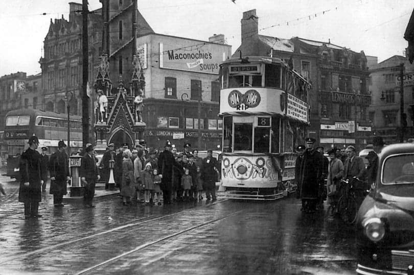 mungotalks's tweet image. #OTD  9 November 1949, the last #electrictram ran in #Leicester. Many turned out to see tram number 58 make its last journey through the city &amp;amp; taking the city transport chiefs back to Abbey Park Road depot, which is where the whole journey began in 1904. The destination blind…