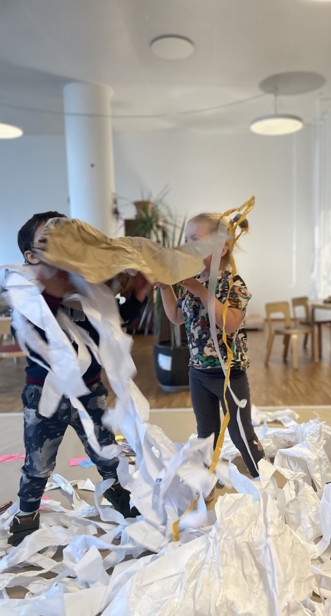 CISDK's tweet photo. Early learners have been exploring how interactions with materials help them develop their thinking and creative skills. Some have been playing with paper, wondering how it can be used, what happens when they move with it and how they can change it.
#reggioinspired #earlylearning https://t.co/MljzCSxkoZ