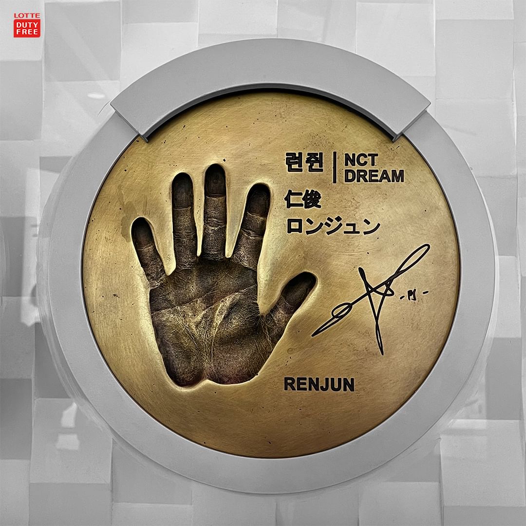 DREAM_archive__'s tweet photo. lottedutyfree 인스타 
⠀
✨Star Avenue HI-FIVE ZONE✨

NCT DREAM ZONE OPEN 💚

슈퍼주니어, 이준호, 스트레이 키즈, 에스파의 핸드프린팅 전시존에
LDF NEW MODEL NCT DREAM(@ nct_dream)의 핸드프린팅이 찾아왔습니다!

NCT DREAM 멤버들과 하이파이브 하고 🤚
스타에비뉴에서 특별한 추억을 만들어 보세요!

📍 위치 : 지하철 2호선 을지로입구역 7,8번 출구
(롯데백화점-롯데호텔 사이)
