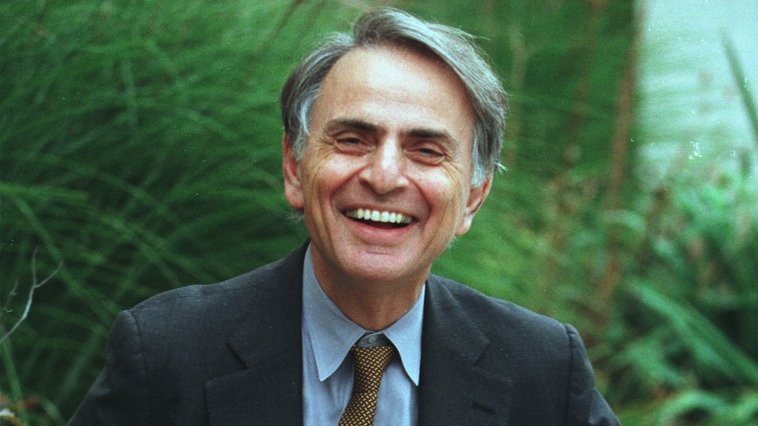 Born #OnThisDay in 1934 was astronomer, astrobiologist and science communicator Carl Sagan. As well as being one of the world's greatest science communicators, he worked on the Viking and Mariner missions. Listen to his famous 'Pale Blue Dot' monologue: bit.ly/2ANRX30