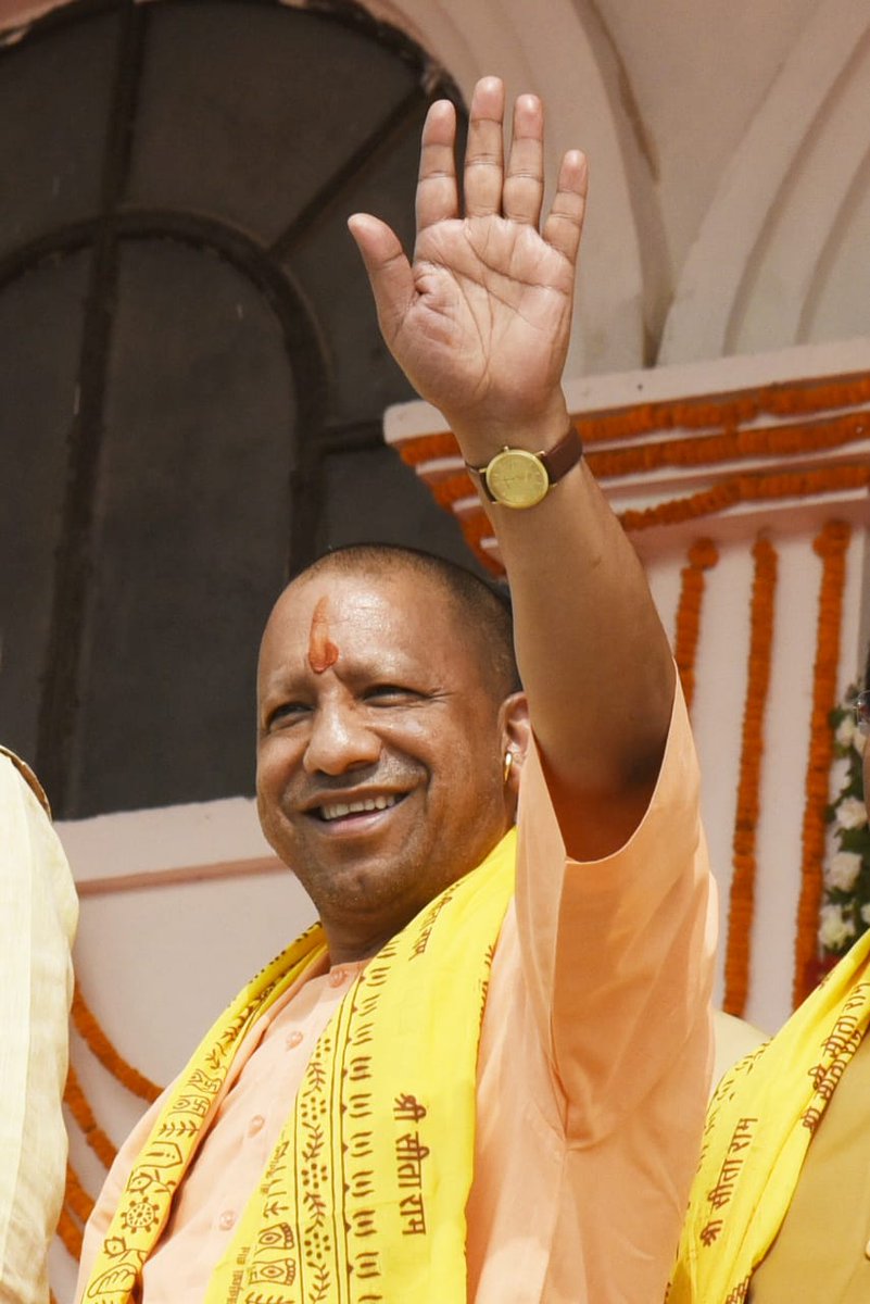 raomohan12's tweet photo. ॥ अयोध्या धाम जय श्री राम ॥

अयोध्या में पहली योगी कैबिनेट बैठक !

यही तो है रामराज्य की संकल्पना पूर्ण होने का सजीव चित्रण ! 

#श्रीरामजन्मभूमि_विजय_पर्व
#YogiCabinetAyodhya 
#अयोध्या_में_योगी_कैबिनेट https://t.co/fs372nUBDT