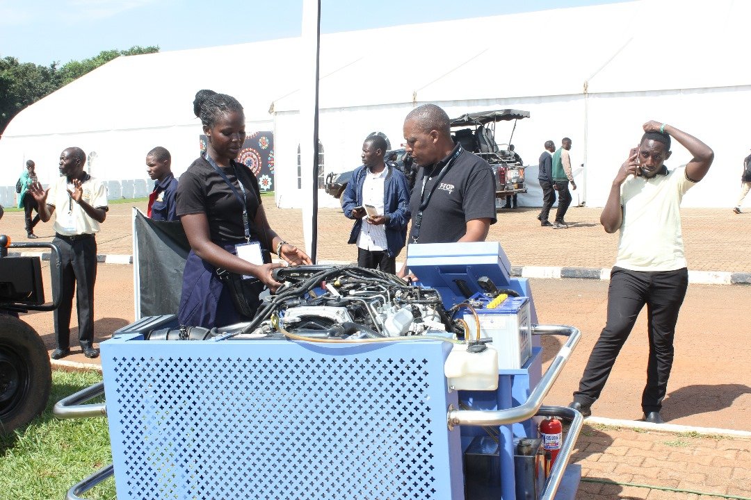 SuminiNaka62058's tweet photo. Influencing inclusive acess to girls education  in TVET centers.girls in Automotive department exhibiting the new technology in automotive engineering at kololo during the science week.@KevinNabukalu,@1muthokinzioka,@FemnetProg ,#TVET4girlsUg,Ntindavti https://t.co/ZKhyObkpJ4