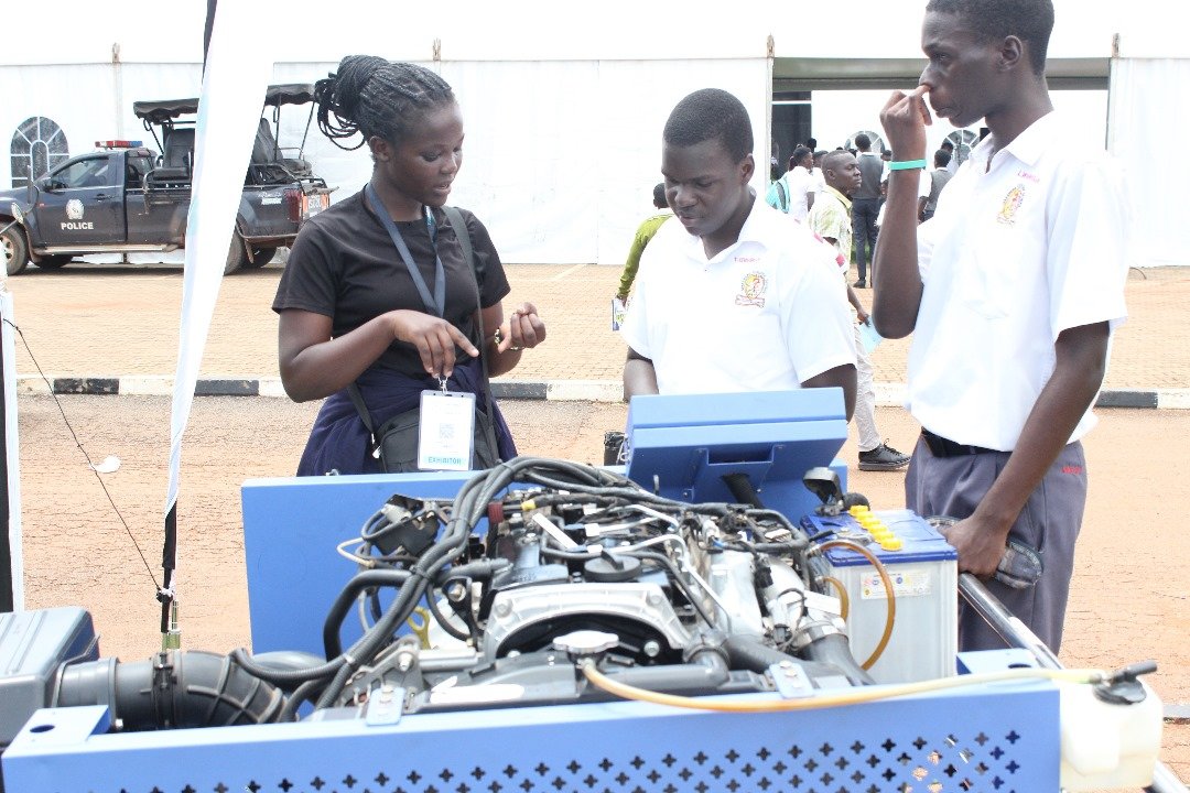 SuminiNaka62058's tweet photo. Influencing inclusive acess to girls education  in TVET centers.girls in Automotive department exhibiting the new technology in automotive engineering at kololo during the science week.@KevinNabukalu,@1muthokinzioka,@FemnetProg ,#TVET4girlsUg,Ntindavti https://t.co/ZKhyObkpJ4