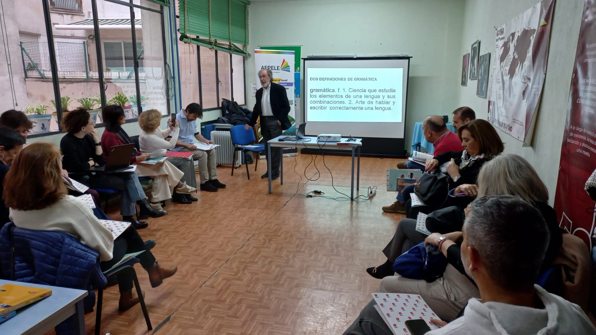 AEPELEscuelas's tweet photo. El sábado 4 de noviembre @aepele celebramos el II Encuentro AEPELE en Madrid. Agradecemos la participación de Ramón Palencia🎓🇪🇸, quien nos presentó su manual “Gramática de Uso del Español” de la editorial SM. Con mucha ilusión, nos volveremos a ver 🤝 🔝 🚀 https://t.co/q0S5bLzGDt