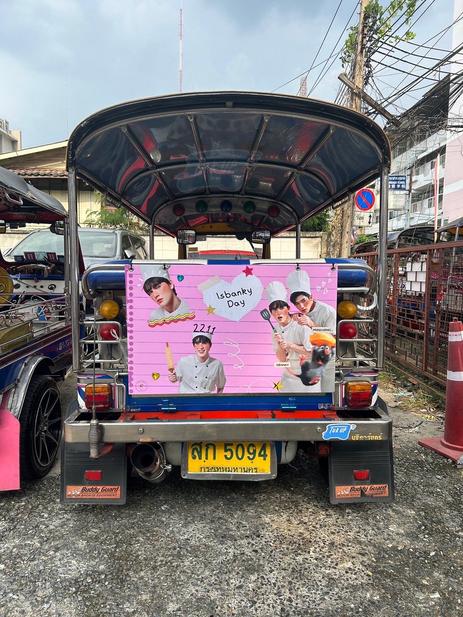crazybrokeboss's tweet photo. @msbnky @ao5654 @kimomii @QueenYuma @Bank_mondop Catch the tuktuk!!! 😆🚗 https://t.co/0jNElTZEjq