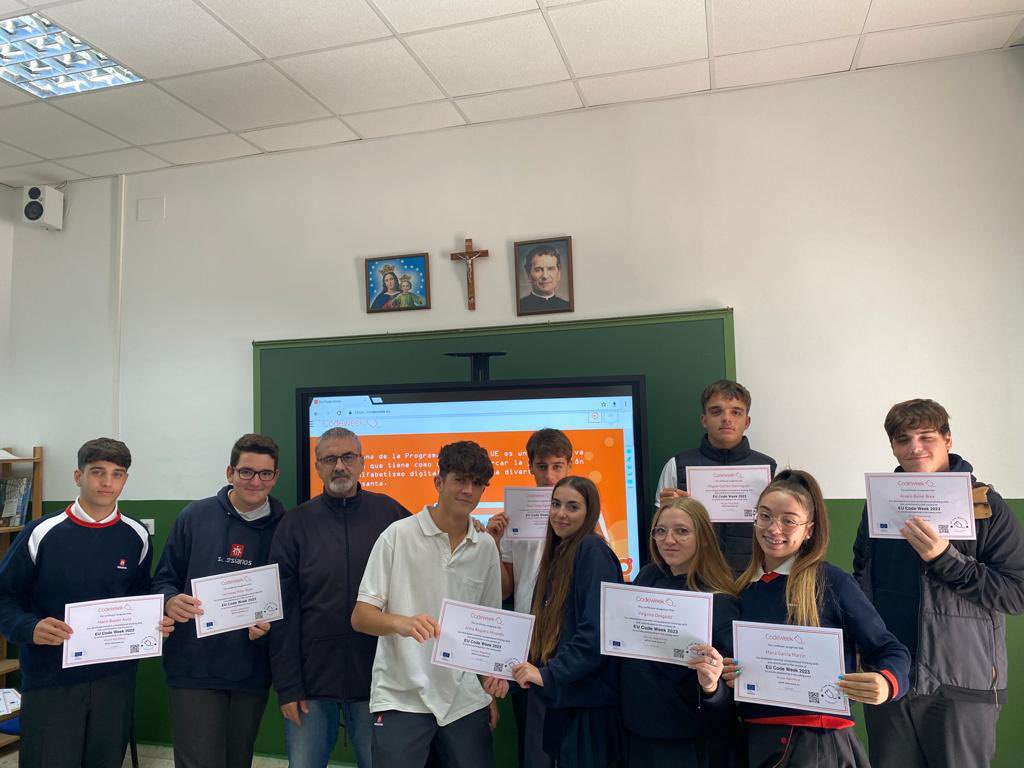SalesianosCamp1's tweet image. Entrega de los certificados de participación en la #CodeWeek2023 en la l proyecto Misión RoboMind #unsueñoparati #salesianossmx #salesianosespaña
