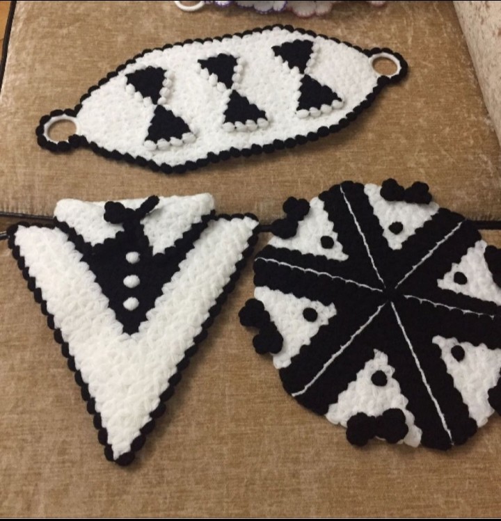 Şimdi ki erkekler ilk önce askerlik den kaçtılar.Ki bana göre,askerlik yapmayan erkekler(1 hastalık ve özrü yoksa)sorumluluk almayan, yeterli olgunluğa erişmemiş erkeklerdir.
Evlendiklerinde de teselliyi böyle örülmüş damat liflerinde buluyorlar🙂