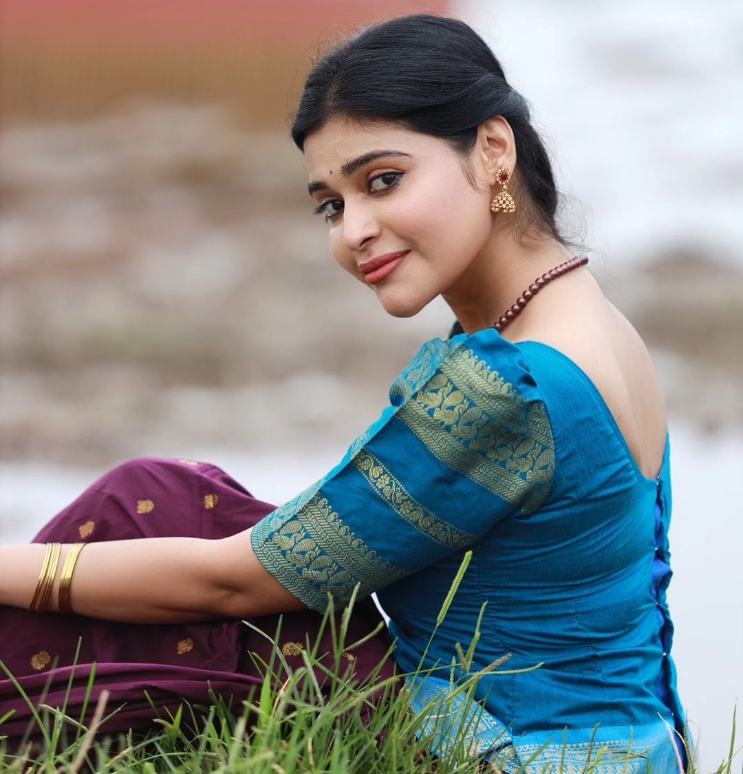GDhars's tweet photo. Gorgeous Queen 💜💙💜💙 Dharsha Akka sooooo cute 🥰🥰#dharshagupta @DharshaGupta #LIKEs #trendingqueen https://t.co/EUgI2jPElB