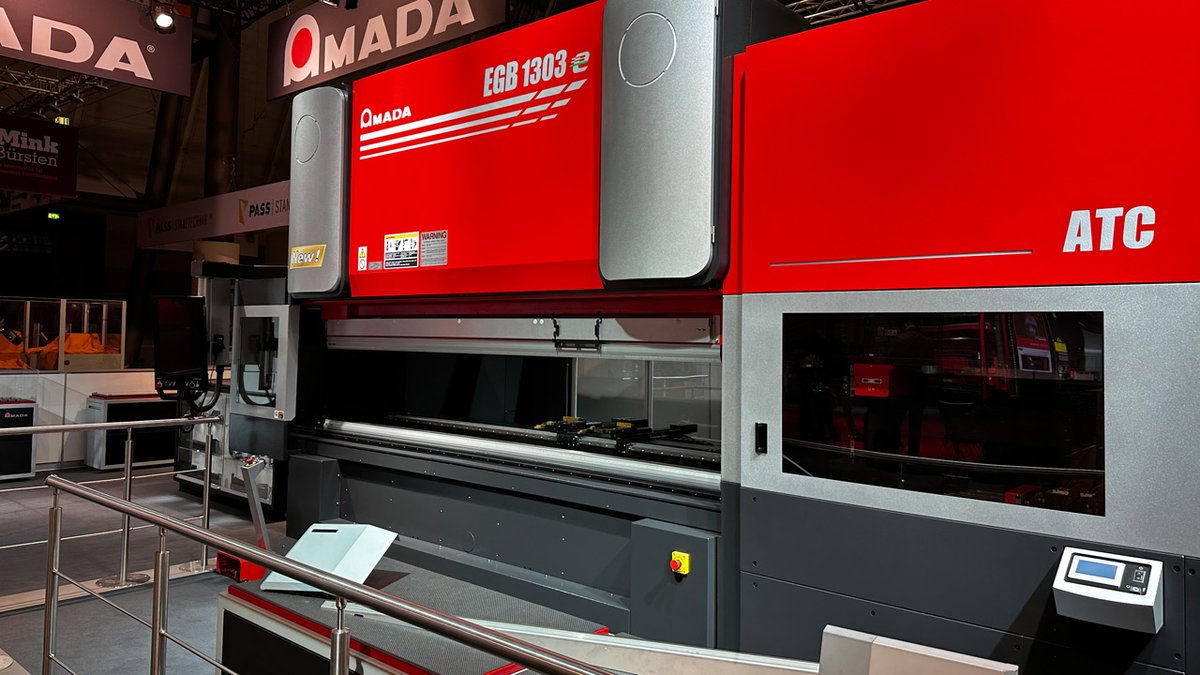 🇩🇪 Lassen Sie sich in Halle 3 Stand 3201-2 von den neuen Funktionen unserer Abkantpresse EGB-1303ATCe inspirieren.

🇬🇧 Be inspired by the new functions of our EGB-1303ATCe press brake and visit us at our Blechexpo exhibition in hall 3 booth 3201-2.