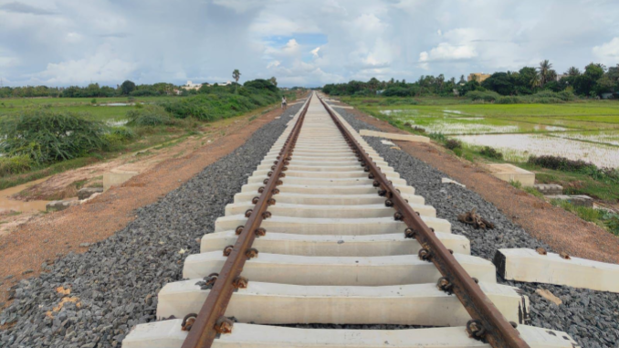 RailAnalysis's tweet image. #SouthernRailway completes the foundation for station buildings, #earthwork and #bridges in ongoing Karaikal-Peralam 23.55 Km new line #project

Read more...news.railanalysis.com/southern-railw…

#indianrailways #railway #infrastructure #track #development #construction