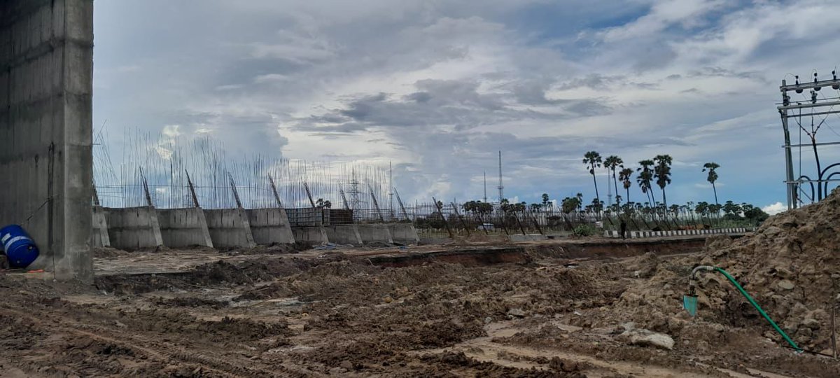 RailAnalysis's tweet image. #SouthernRailway completes the foundation for station buildings, #earthwork and #bridges in ongoing Karaikal-Peralam 23.55 Km new line #project

Read more...news.railanalysis.com/southern-railw…

#indianrailways #railway #infrastructure #track #development #construction