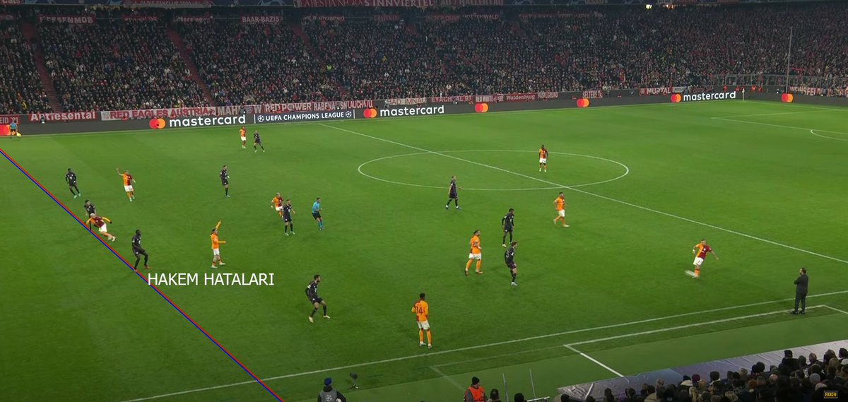hakemhatasiSTSL's tweet photo. Bazı arkadaşların uyarısı üzerine tekrar çizgiyi çektik haklısınız Galatasaray'ın ilk golünde Upemecano ofsaytı bozuyor.

Bayern'in 2.golü ofsayt olduğu açık.

Skandal tamamen. https://t.co/DFwkFKE37v