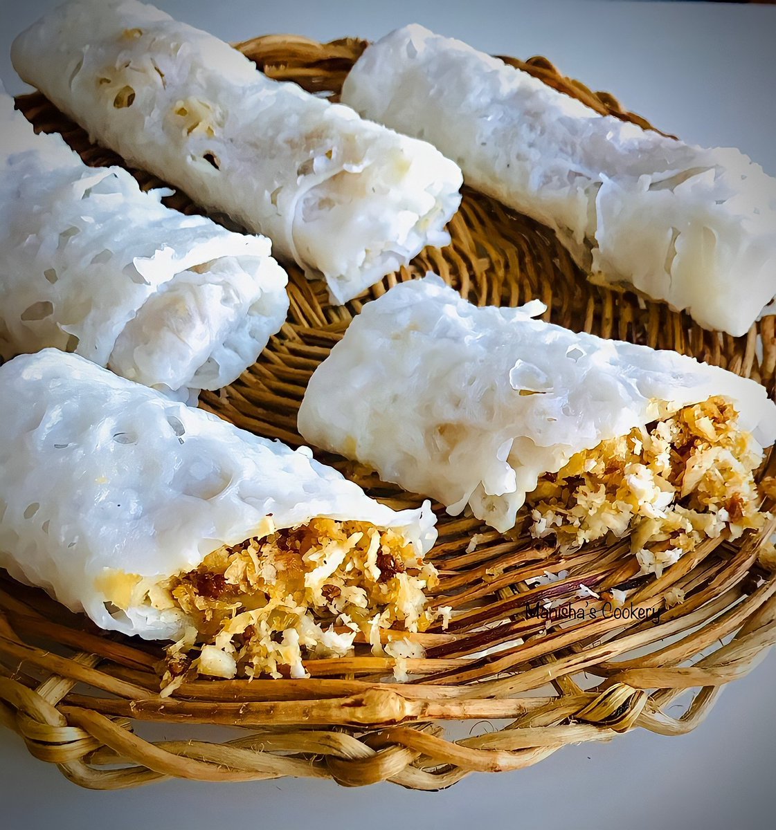 VisitUdupi's tweet photo. NeerDose ( Rice Pancake ) stuffed with a mixture of freshly grated coconut, jaggery and cardamom powder is a favourite tea time snack in Udupi.

©️ ig: manishas_cookery https://t.co/5TPVD4WaWU