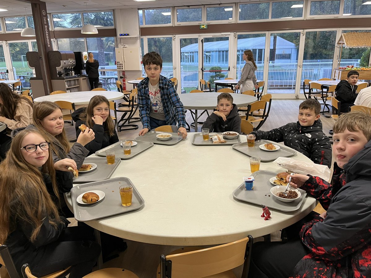 EccoMFL's tweet photo. Breakfast done ✅ Eiffel Tower here we come 🇫🇷 then a boat ride on the Seine  ⛴️ before a tour of some of the most famous monuments 🌆 #EccoInParis2023 https://t.co/vY2kvDqCcv