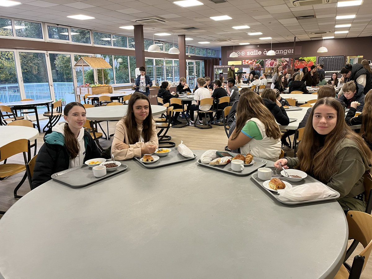EccoMFL's tweet photo. Breakfast done ✅ Eiffel Tower here we come 🇫🇷 then a boat ride on the Seine  ⛴️ before a tour of some of the most famous monuments 🌆 #EccoInParis2023 https://t.co/vY2kvDqCcv