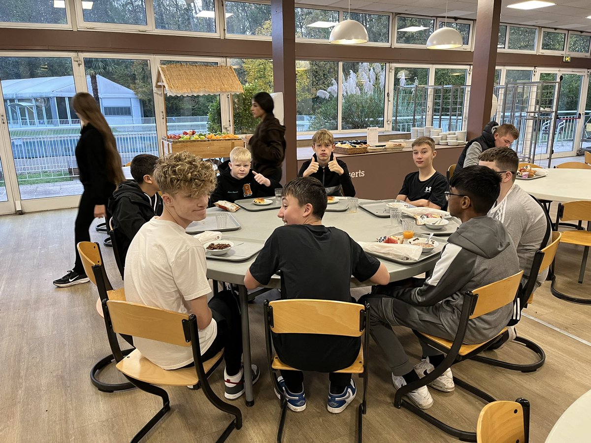 EccoMFL's tweet photo. Breakfast done ✅ Eiffel Tower here we come 🇫🇷 then a boat ride on the Seine  ⛴️ before a tour of some of the most famous monuments 🌆 #EccoInParis2023 https://t.co/vY2kvDqCcv