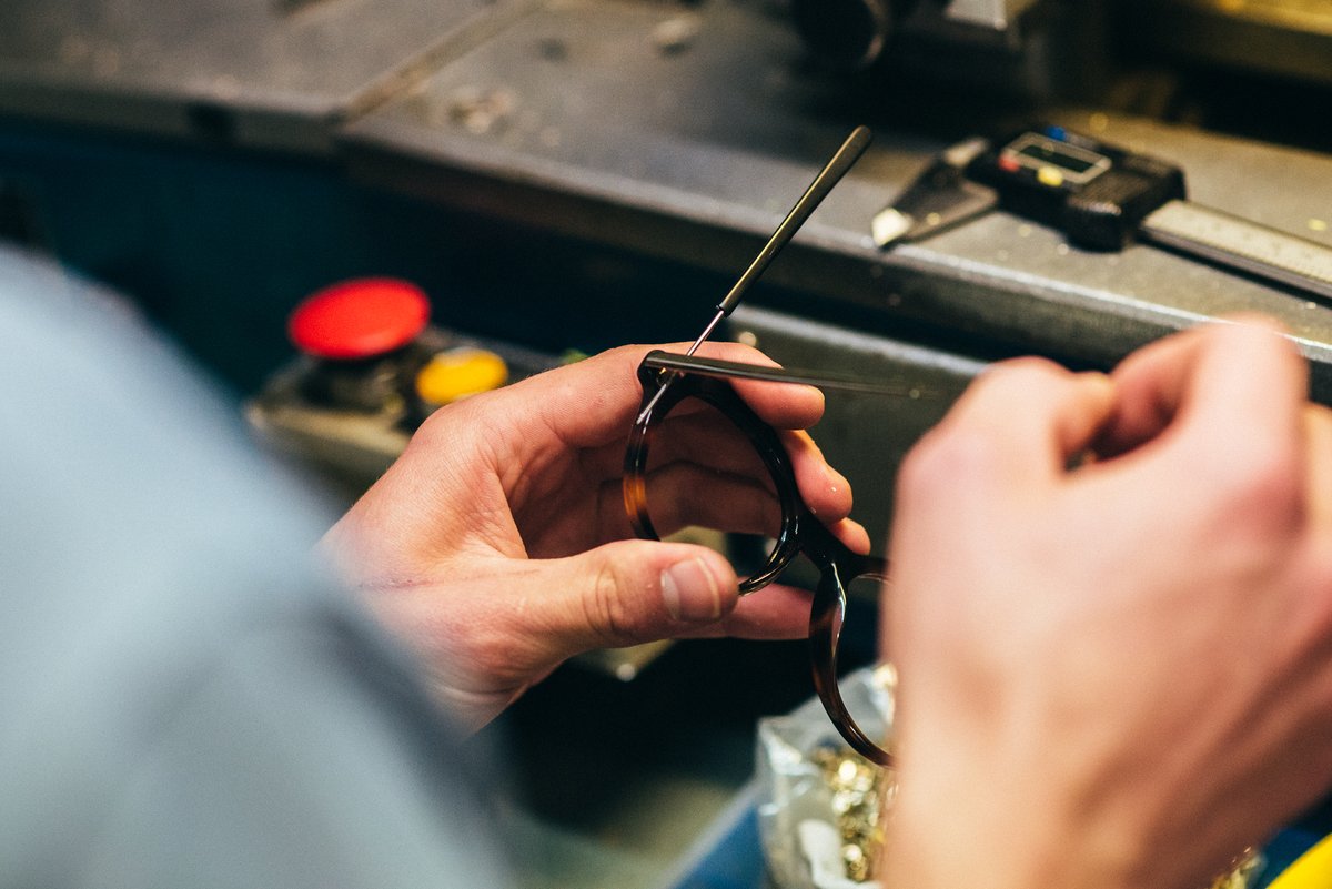 We don’t subscribe to throw away fashion; our expert frame-makers use traditional techniques passed down through the generations to create frames that last a lifetime.