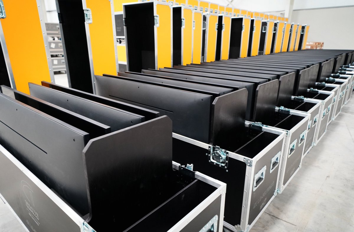 CreativeTechnol's tweet photo. Our #display inventory just got a serious power-up, featuring 600 sleek LG commercial screens in various sizes, taking our total stock to over 1000 displays. From #digitalsignage to #dynamicpresentations, we've got it covered. #CTGroupEvents https://t.co/bJTwVmNT2g