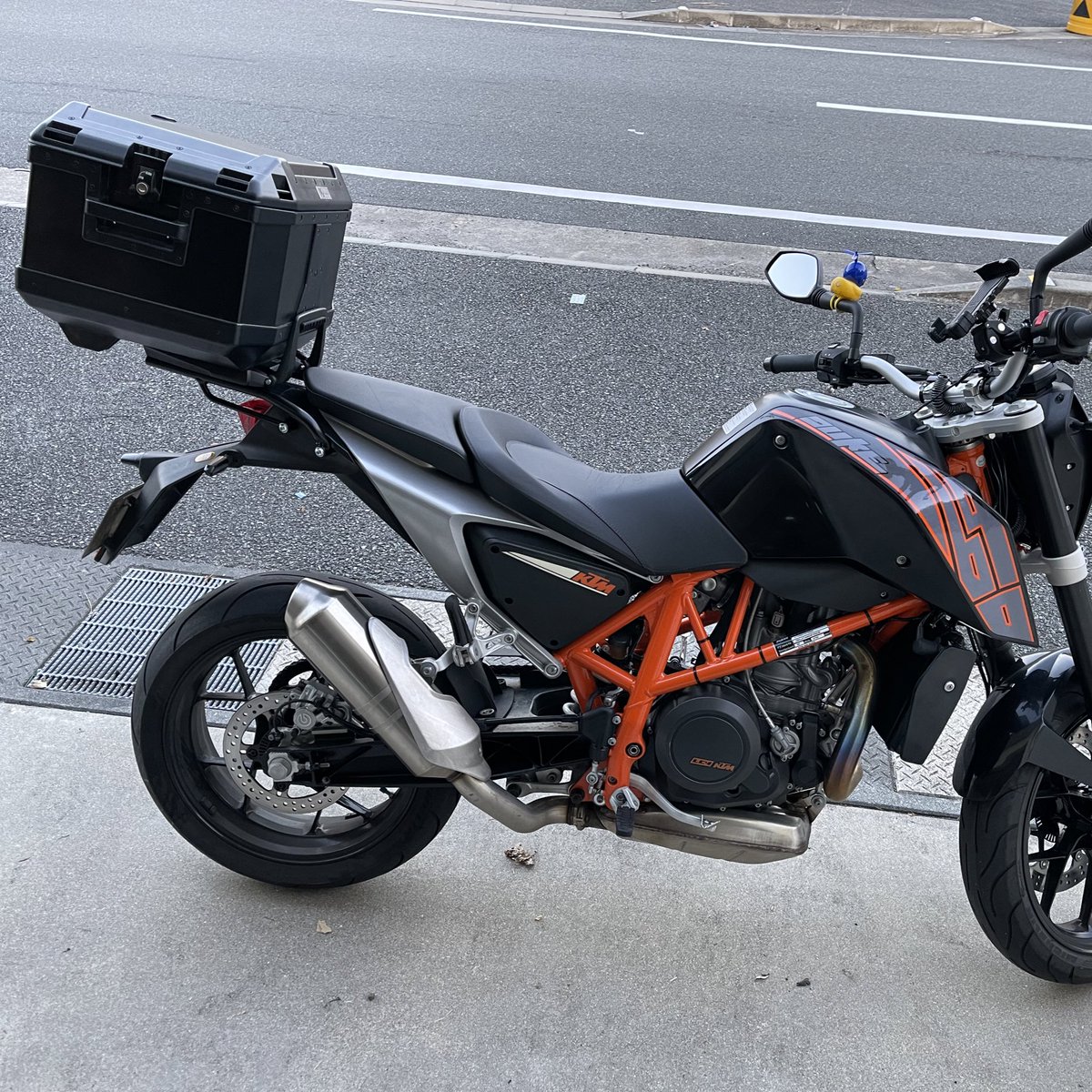HIMEJIBRU's tweet photo. #DUKE690 用の #ヘプコアンドベッカー
キャリアが注文から2か月でやっと届いたので装着してみた😃 ボックスは #BKING と共用😃 https://t.co/Vc7TZ8W1Pv