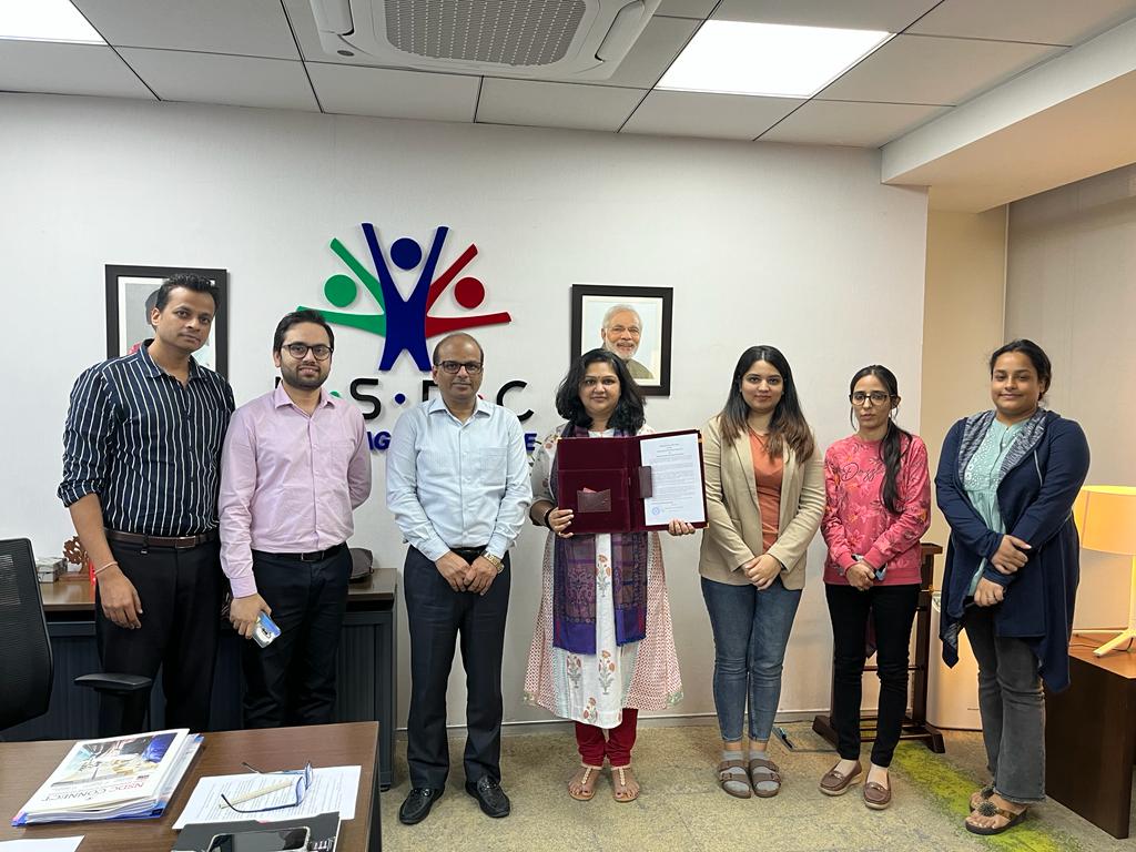 NSDCIndia's tweet photo. #NSDC partners with #GokhaleInstitute to enhance India's skilling landscape. The virtual MoU signing on Nov 8, 2023, focuses on innovative microfinance for women entrepreneurs, nano-enterprise classification, Ease of Doing Business indicators &amp; youth readiness. #deAsraFoundation https://t.co/gkpWugmDf0