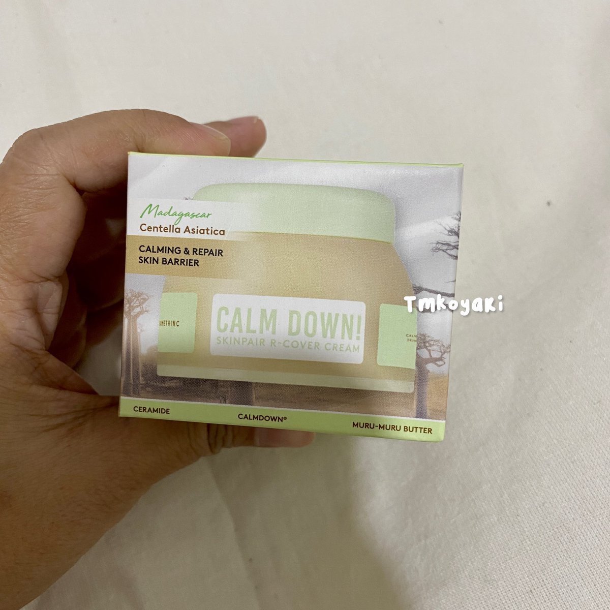 chipperfairy's tweet photo. Kayaknya gw cocok deh sama yang berbau centella asiatica sama ceramide ((berbau)). Sebelumnya pernah juga nyobain dan emang enak di kulit. Yg ada centella kayak lebih cepet benerin kulit ngamuk kering-kering beruntusan gitu. Terus penasaran sama ini, eh flash sale. Ya sikatlah https://t.co/xnZKqxR6Dk
