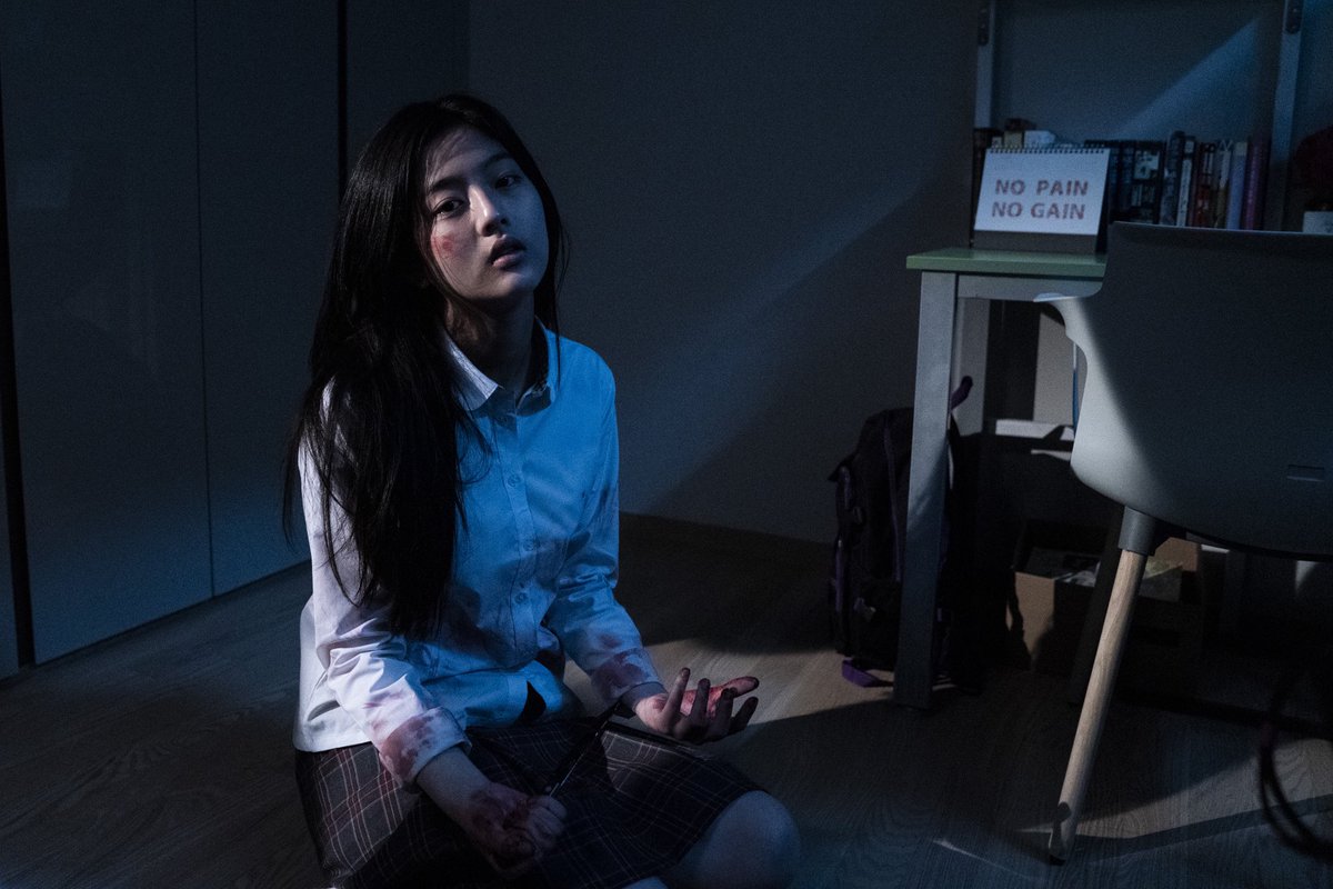 Thisismoomo's tweet image. #TastesOfHorror มิกซ์ความระทึกขวัญไว้ 6 รสชาติในเรื่องเดียว แต่ละเรื่องแปลกใหม่และมีทางเป็นของตัวเองชัดเจน บางเรื่องบทดีจนเอามาทำหนังภาคแยกได้เลย ใดใดคือได้เห็นพี่ #ยุนฮยอนมิน กับน้อง #ชินอึนซู ในฟีลหลอนๆ ด้วย ดีอยู่นะ หนังฉายแล้ววันนี้ ไปดู!! #YoonHyunMin #ShinEunsoo