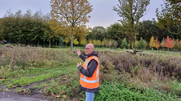 Rotterdam verhuist honderden bomen uit het bomendepot bij het Kralingse Bos, in 2024 moet nieuw depot bij vliegveld klaar zijn -  dehavenloods.nl/l/50033