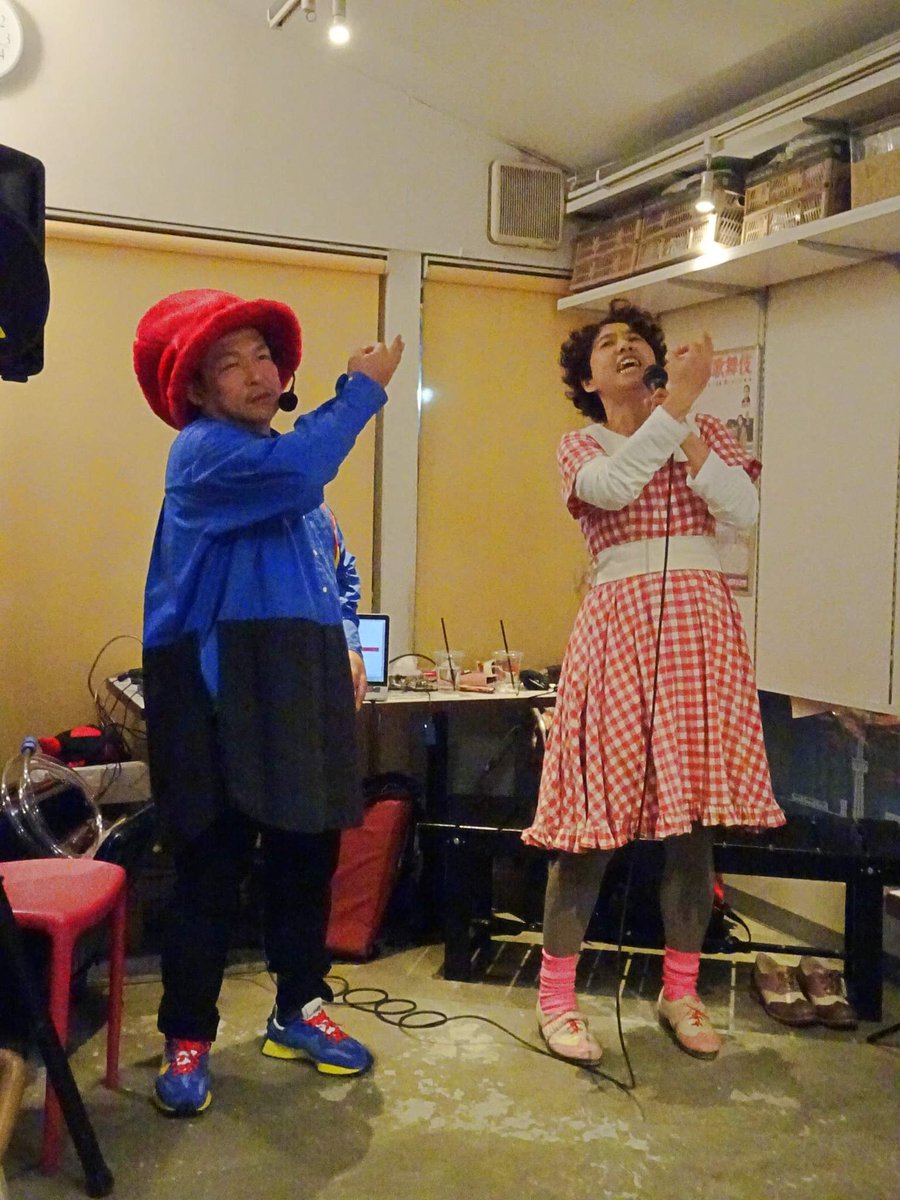 straydonkey's tweet image. Oct.26, 2023
＃おっとちゃんとてのひらの秋の夜長に。

歌声、演奏、タップダンス
今宵も楽しき隅田河畔

#streetperformance
#おっとちゃん @ottosaiko
#パフォーマーてのひら @tenohiranote