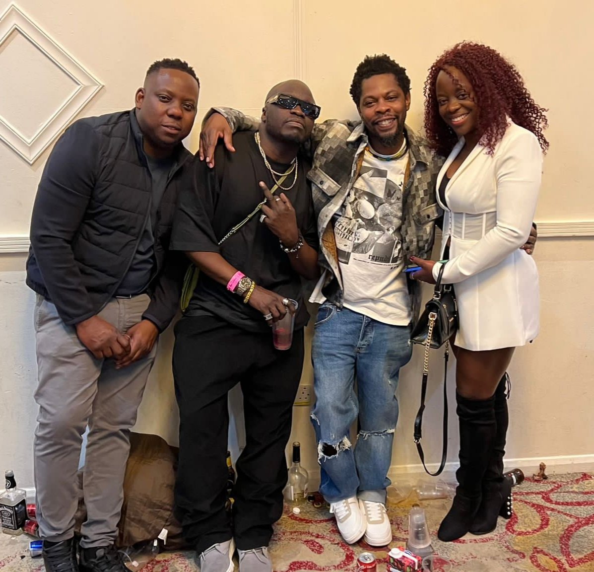 DroHyve's tweet photo. Moments of me myself my manager and crew @HyveYoungNation  at Cindy/Shaaba battle in London https://t.co/qCKEbQdxlU