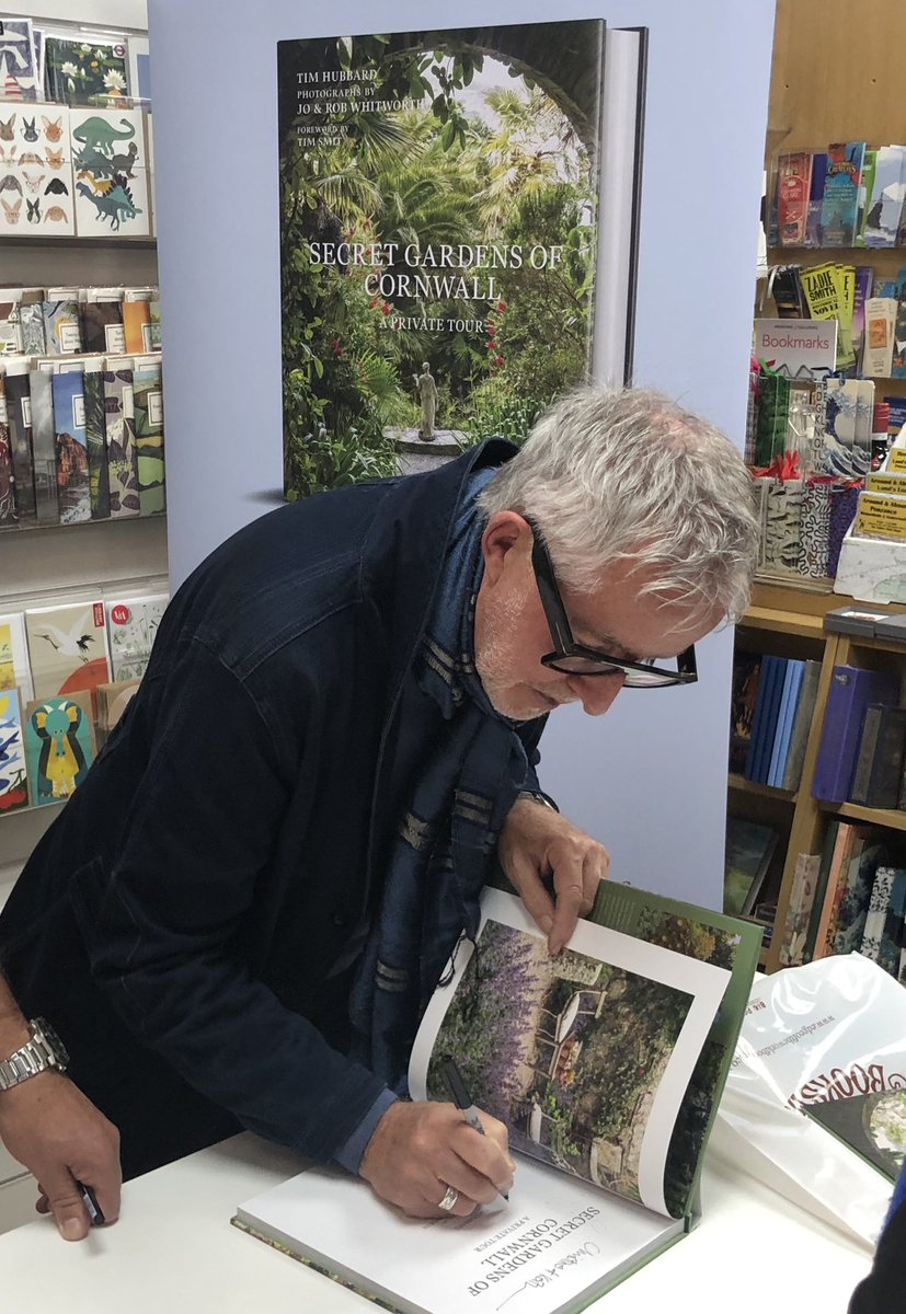 tweetTimHubbard's tweet photo. Thanks to @Edgybooks & everyone who came along to hear about #SecretGardensOfCornwall, especially #DarrenLittle & the @ntmichaelsmount team.
@Frances_Lincoln @TheQuartoGroup #Cornwall #Cornishgardens #secretgardens https://t.co/hsIAMsylns