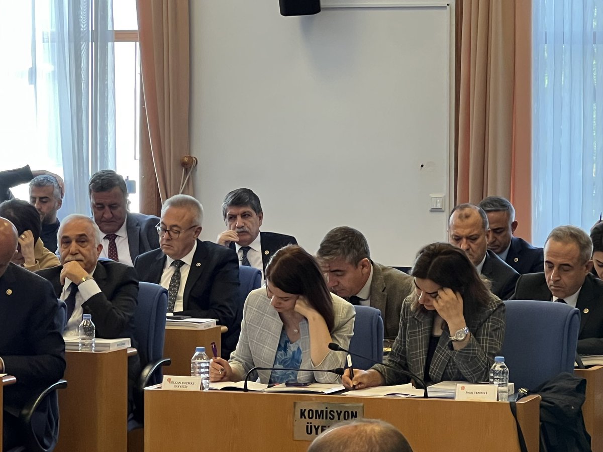 TBMM Plan ve Bütçe Komisyonu'nda,
Sağlık Bakanlığı’nın 2024 yılı bütçe görüşmesindeyiz. 
Sayın Bakana atama bekleyen,
150 bin sağlık yönetimi-işletmeciliği mezunu ile 39 branş 900 bin sağlık mezunu için; <a href="/saglikbakanligi/">T.C. Sağlık Bakanlığı</a> <a href="/drfahrettinkoca/">Dr. Fahrettin Koca</a>
