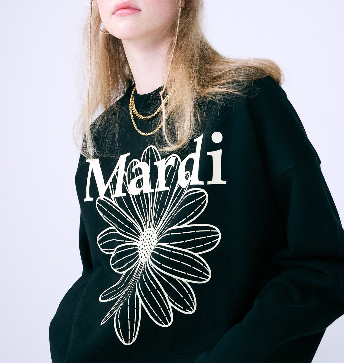suffsun's tweet photo. พร้อมส่ง mardi sweatshirt black cream , navy cream ตัวละ 2350 free ems 🛒🍈 https://t.co/ui9DR7J8cg