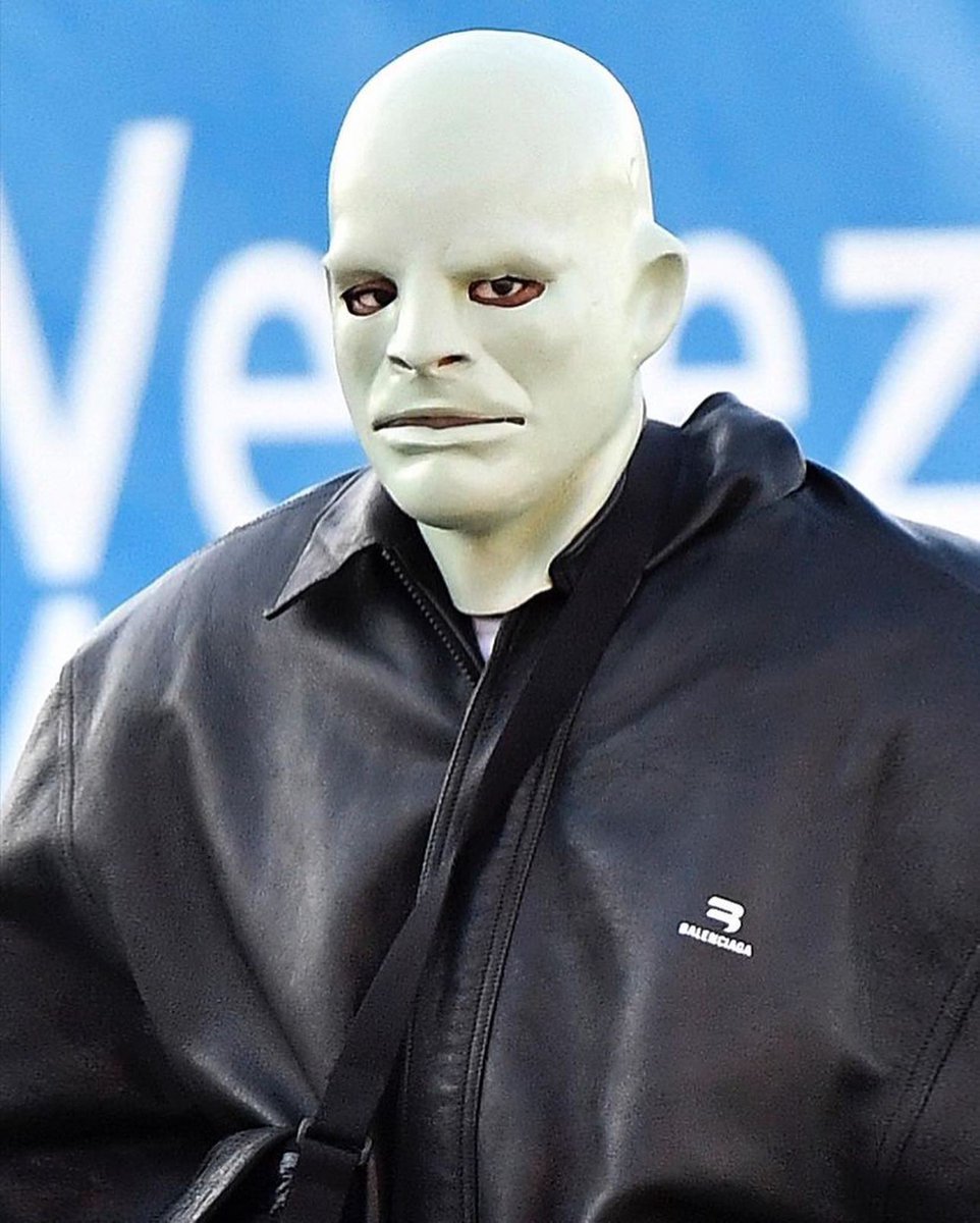 das_archivee's tweet photo. “Phantom” Prosthetic Mask as worn by Ye
💚 FOLLOW DAS.ARCHIVEE ON INSTA 💚
#ye #kanyewest #phantommask #Halloween https://t.co/3BaB8v12A7