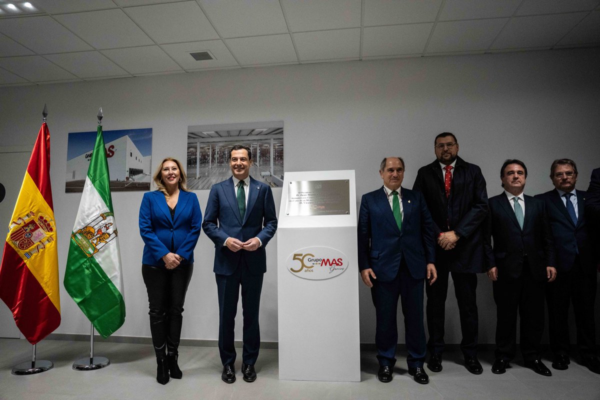 Promomarkes's tweet photo. Gracias una vez más a la @AndaluciaJunta por confiar en #Promomark para la elaboración de la placa que dejará para la posteridad la inauguración por parte de @JuanMa_Moreno del Centro Logístico del Grupo @somosgrupomas en el municipio sevillano de Guillena.

🔝 En Promomark somos expertos en ofrecer servicios a todo tipo de administraciones públicas.

✔️ En Promomark Creatividad y Gestión no dejamos de participar en numerosos procesos de imagen corporativa, producción, publicidad y merchandising de organismos de toda España.

👉 ¿Necesitas que te asesoremos? Pídenos información y presupuesto sin compromiso.

☎ 854 713 015 / 672 887 447
📧 administracion@promomark.es
💻 https://t.co/BNIpUzSbhv