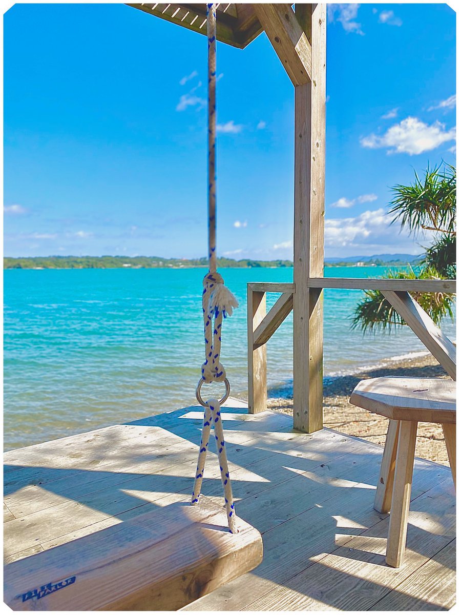 yui_m_flow's tweet photo. FIFI PARLOR🍹✨🏝️
フィーフィーパーラー

ウッドデッキとブランコ
海がきれいで気持ちよくて好き
☕️✨🫘🌴
　
.

.

お店いわく(本人インスタで)

#FIFIPARLOR 💬
#フィフィパーラー じゃないよ
#フィーフィーパーラー だよ
🧉✨🏝️だそうです◡̈ෆ https://t.co/WeqChZvnZ0