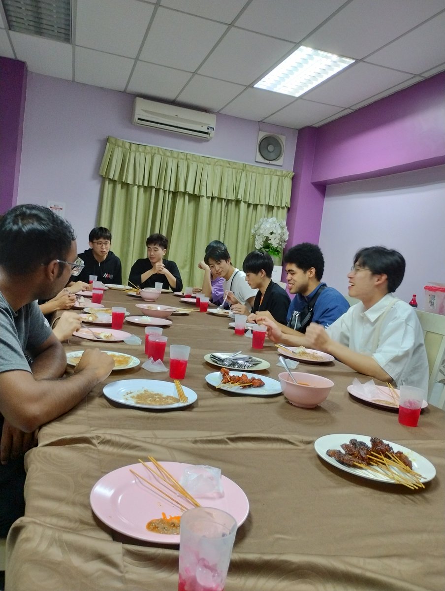 Kyutech_LSSE's tweet photo. 海外短期派遣のため、18名の大学院生がマレーシアプトラ大学に来ています。3つのコース（太陽電池、ロボット、AI）に分かれて活動後、最後にSAES2023に参加してきます。歓迎会ではSatayをごちそうになりました！学生さんには大好評でした😄　#kyutech #UPM #Mobility #Satey https://t.co/0ejyf8R5wX