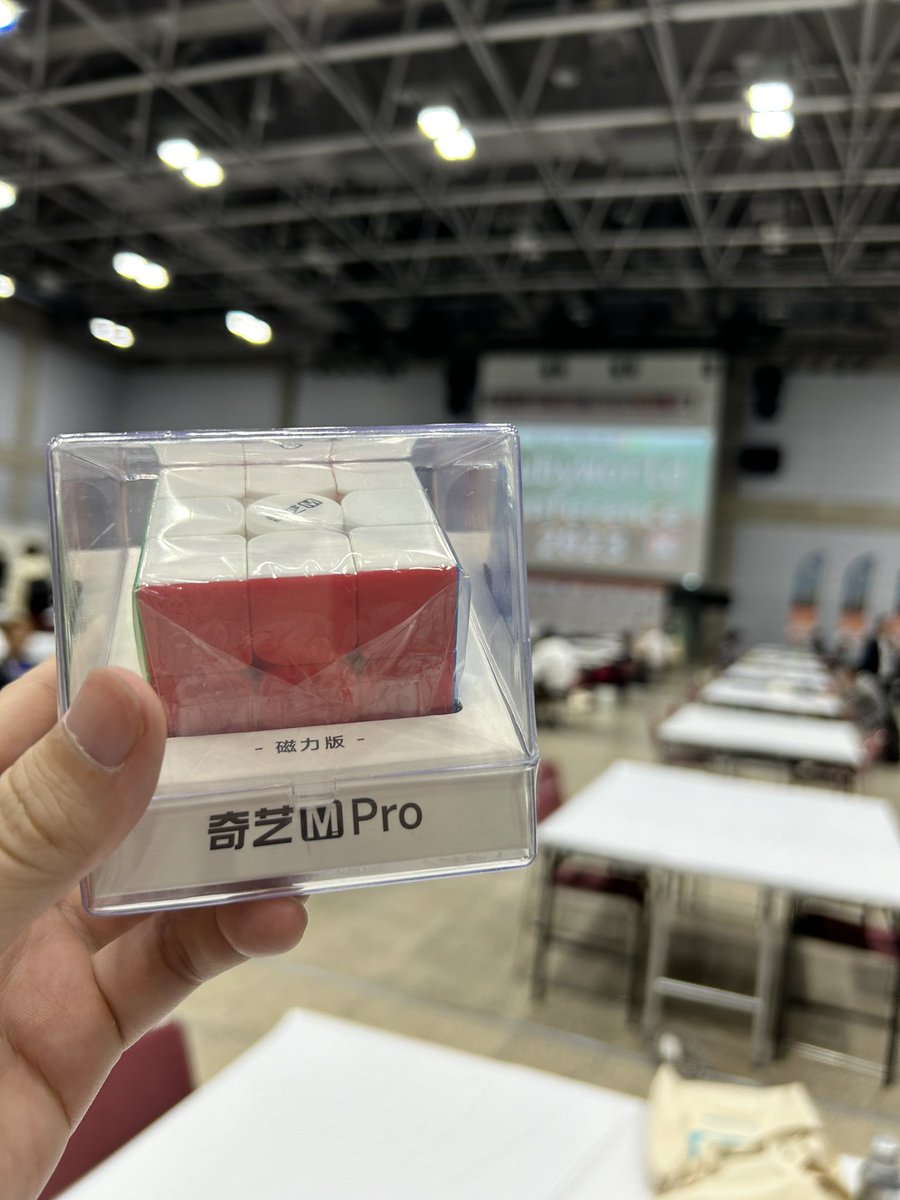 alitaso346's tweet image. そういえば角谷さん（@kakutani ）からキューブを布教してもらったので挑戦してみようとおもう。まずどうやって揃えるのか覚えるところから......